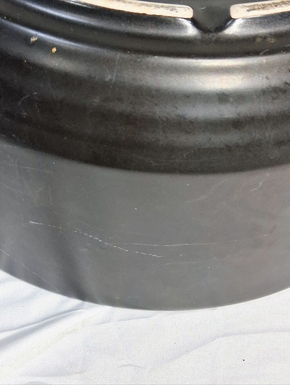 Pampered Chef 4qt. Rockcrock Black Dutch Oven with Matching Glass Lid 7.5 Lbs. - Picture 9 of 10